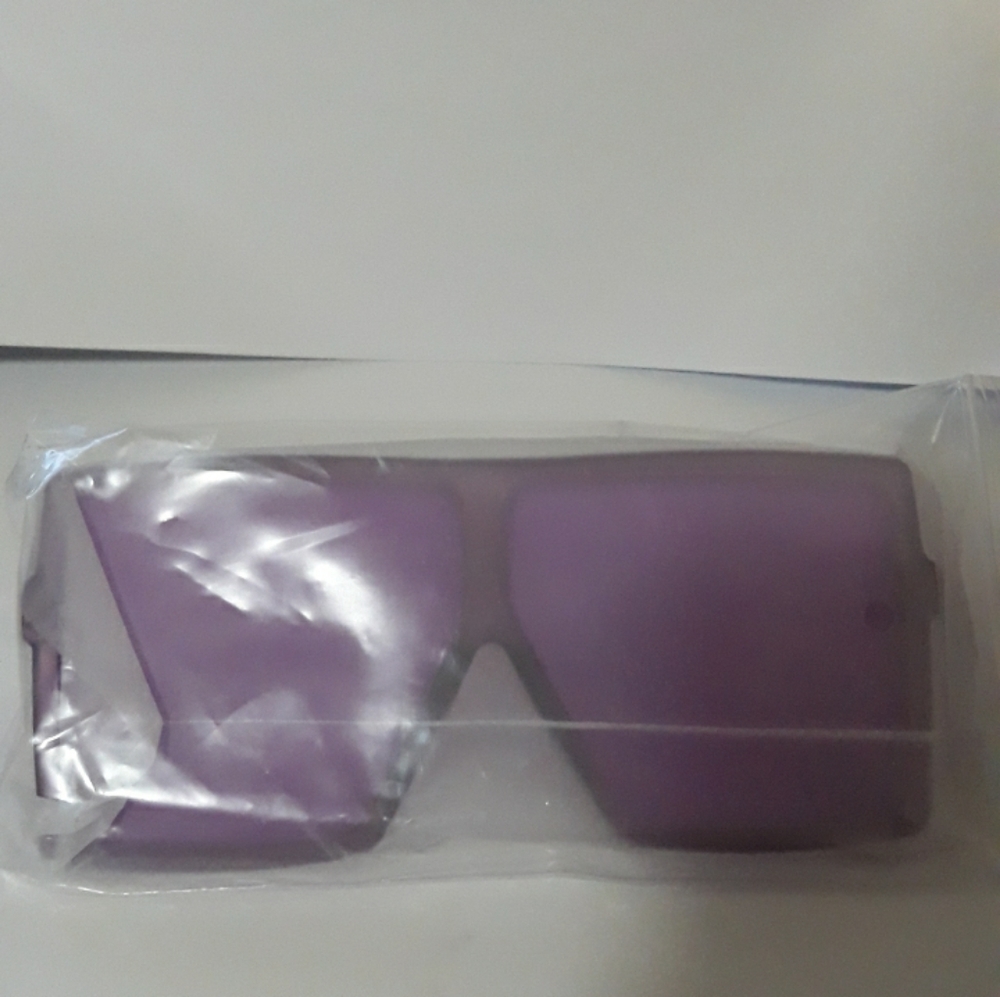 Shades - Picture 2 of 7